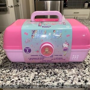 Hello Kitty Pink Beauty Box